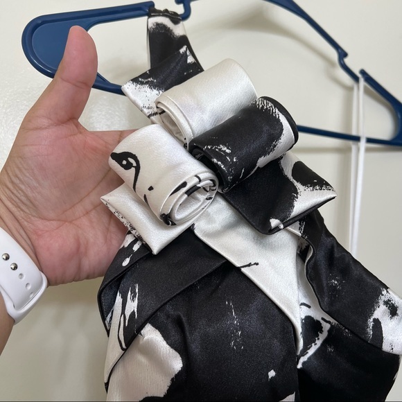 Blondie Nites Black and White Satin One Shoulder Formal Gown. Size 3 - Picture 7 of 12